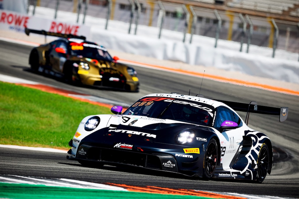 Bastian Buus i kamp om mesterskabet i GTWC-finale. 
(Foto: SRO Motorsports Group)